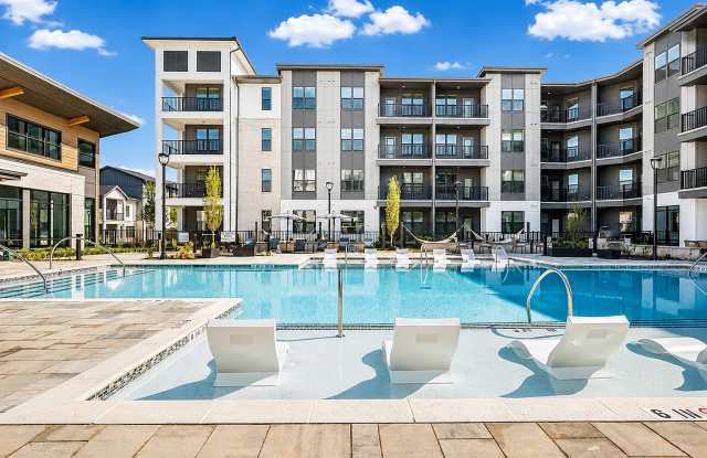 District South Apartments & Townhomes Gallery 1