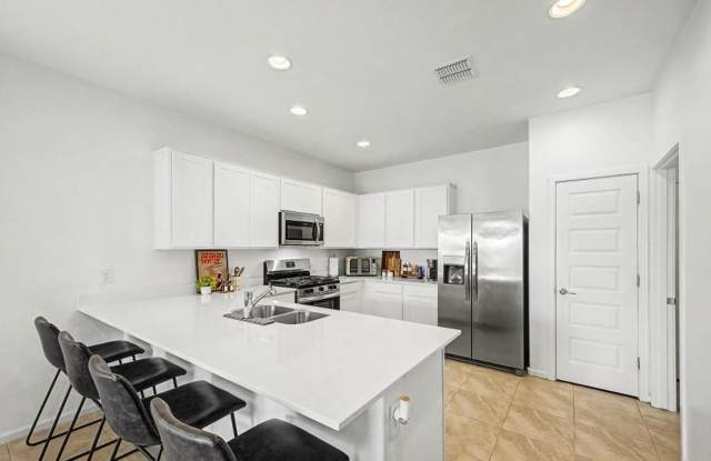 Modern 3/2 in Resort Style Community Gallery 4