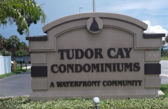 9004 TUDOR DRIVE - 9004 Tudor Drive, Town 'n' Country, FL 33615