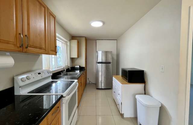 Liliha: 2 Bed, 1 Bath Duplex Unit, Utilities Included and 2 Tandem Parking! photos photos