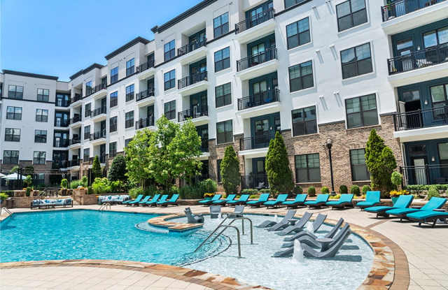 2700 Charlotte Ave Apartments Gallery 2