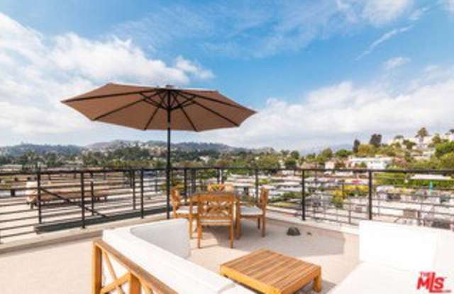 2926 Rowena Avenue Gallery 1