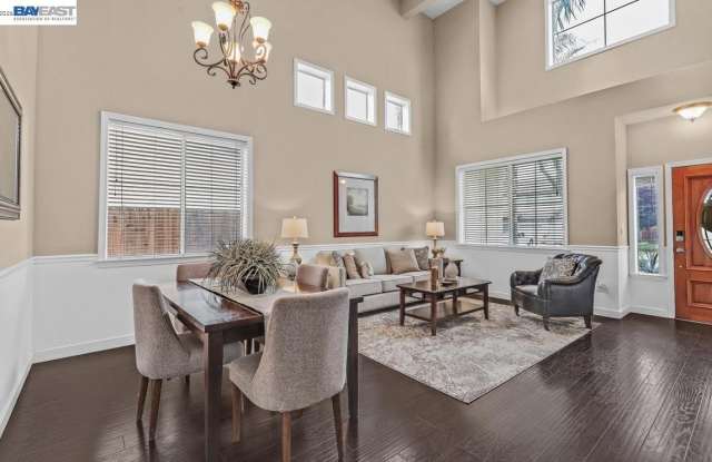 828 Hollowbrook Drive Gallery 4