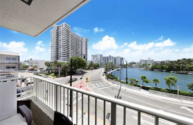 2600 Collins Ave photos photos