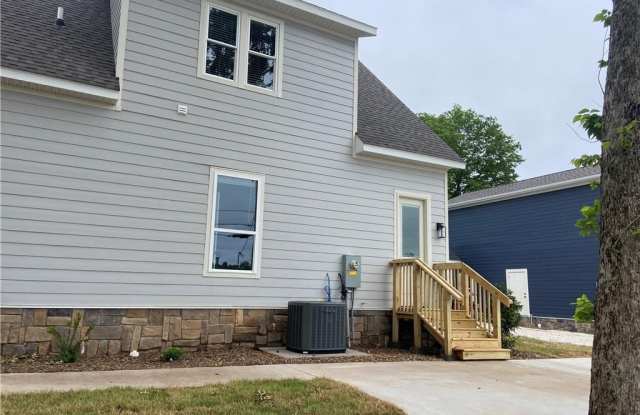 624  W Cypress Gallery 2