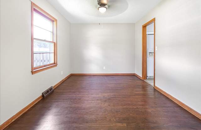 318 Goodrich Gallery 4