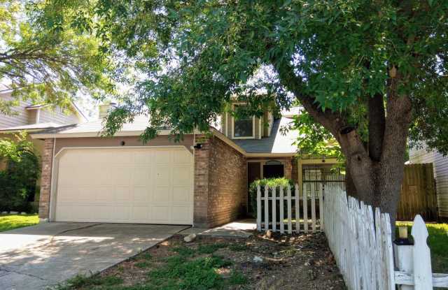Spacious 3-Bedroom Home with Fireplace & Fenced Yard! Gallery 3
