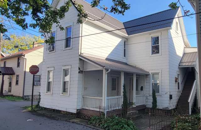 322 E ROSS Street Gallery 1