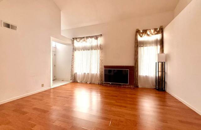 Beautiful Home With Large Yard  2 Car Garage photos photos