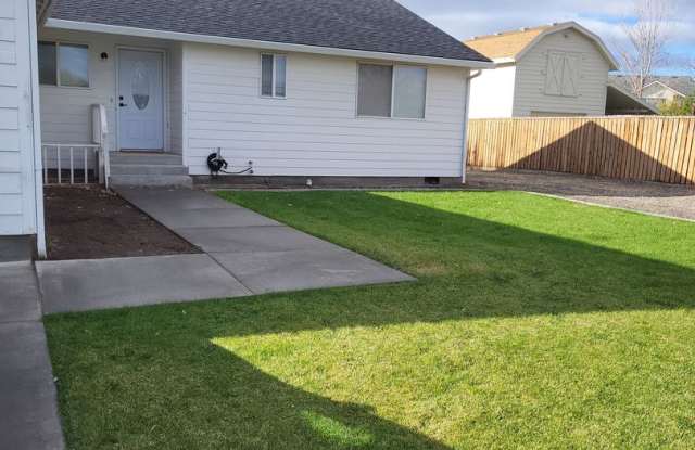 Hermiston Home for Rent!! - 60 Northeast Alora Drive, Hermiston, OR 97838