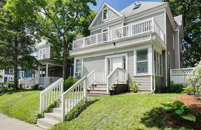 2556 Dupont Ave S photos photos
