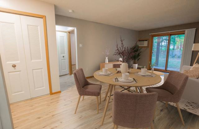 1 Bedroom available at Woodridge Apartments in Northfield! Gallery 2
