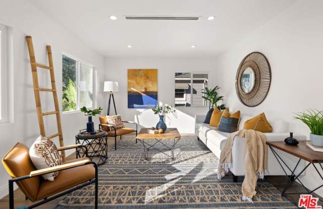 5928 Tobias Ave Gallery 3