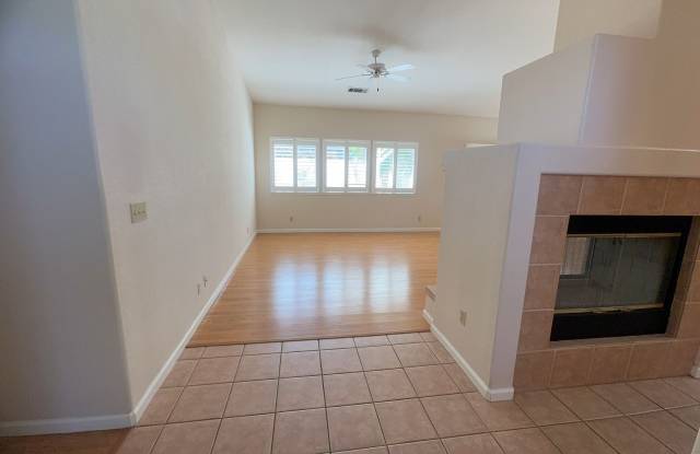Beautiful 3-bedroom in the desirable town of Oakdale! Gallery 4