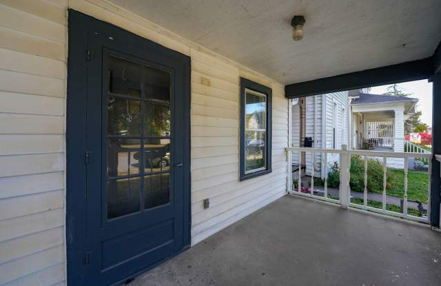 2 bedroom 1 bath house with a garage in downtown New Albany photos photos