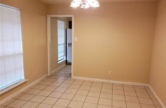 205 Iroquois Lane Gallery 3