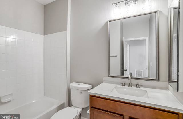 42274 HAMPTON WOODS Terrace Gallery 3