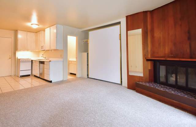 109 Village Way Unit 3 Gallery 4