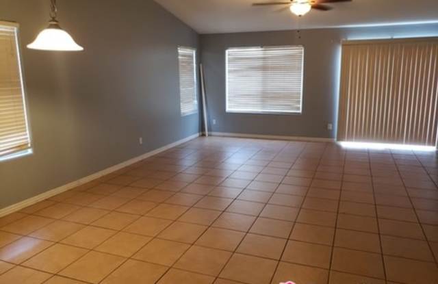 6532 W Hilton Avenue Gallery 3