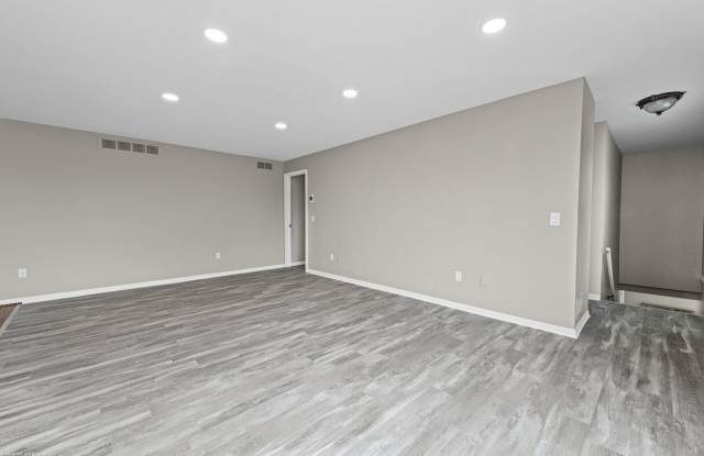 408 Country Club Drive Gallery 4