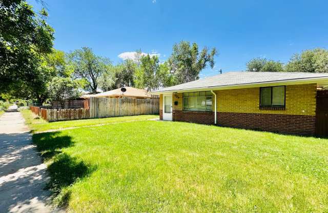 Charming 3-bed, 1-bath Duplex in Denver's Vibrant Clayton Neighborhood-HOUSING VOUCHERS WELCOME!!! photos photos