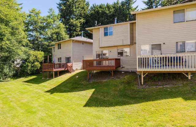 Desireable End Unit, Bremerton Triplex - Available Now! - 1338 Northeast Jasmine Lane, Tracyton, WA 98311
