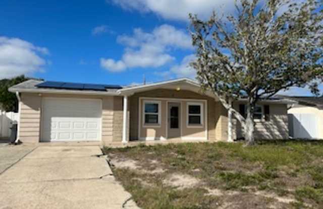Beautiful 3/2 Available now! - 3611 Devonshire Drive, Beacon Square, FL 34691