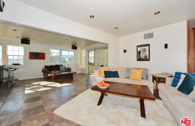 1061 North KENTER Avenue Gallery 3