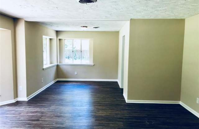 16511 CREEKSOUTH ROAD Gallery 4