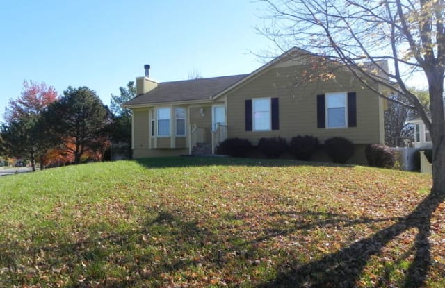 1537 Northeast Ivory Lane - 1537 NE Ivory Ln, Lee's Summit, MO 64086