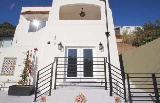 2213 Hyperion Avenue Gallery 2