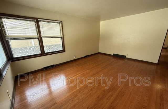 5728 N 98th St photos photos