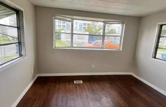 2546 Amberly Road NE Gallery 4