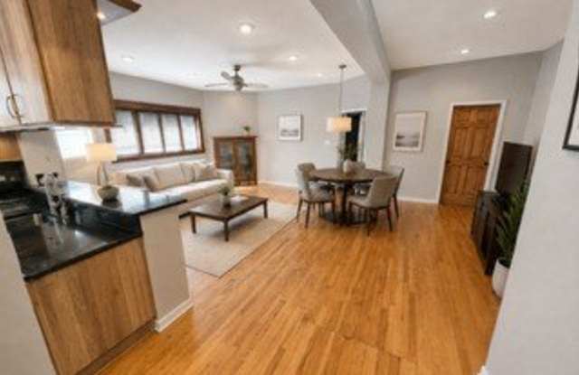 5233 S Michigan Avenue Gallery 4