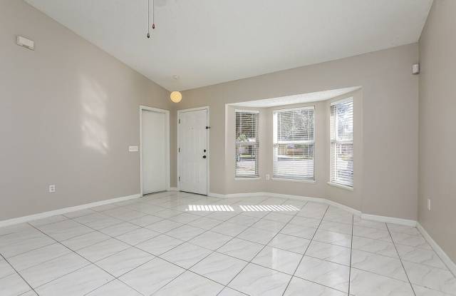 470 Breezeway Dr Gallery 3