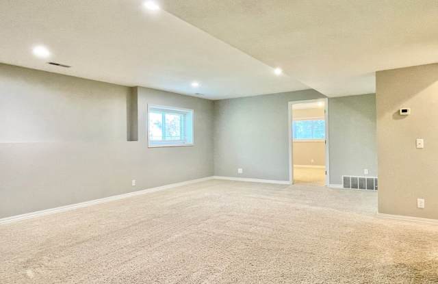 Beautiful Valley Views & Utilities Included! Gallery 3