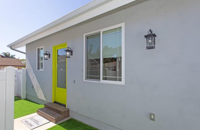 Beautiful Fully Upgraded 1 bedroom in the Village! Gallery 2