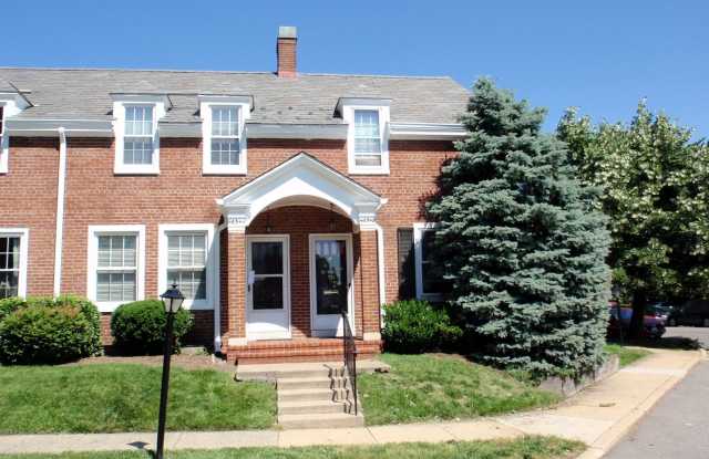 Beautiful 2 Bed 2 Bath Clarendon End-Unit Model In Much Desired Fairlington Mews! photos photos