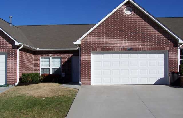 2 bed, 2 bath, 2 car garage ranch style townhouse in N. Knoxville photos photos