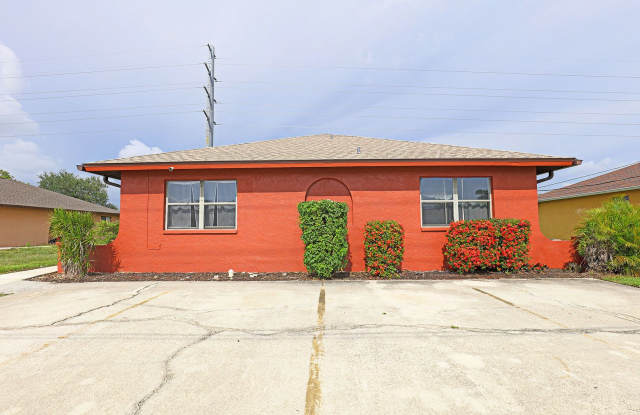 Duplex Cape Coral 4417 Gallery 1