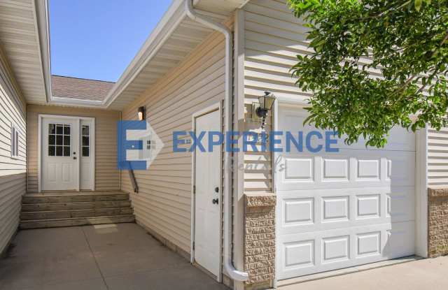Comfortable 3-Bedroom Condo in Brandon – Available Now! photos photos
