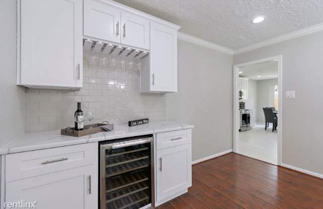 5510 Beechnut St. Gallery 4