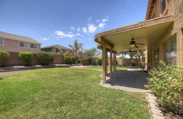 Gorgeous 4 Bed home plus den in great condition!! MUST SEE!! Gallery 4