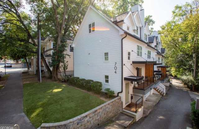 704 Durant Place NE Gallery 2