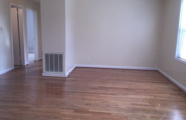 301 Dover Avenue Gallery 3