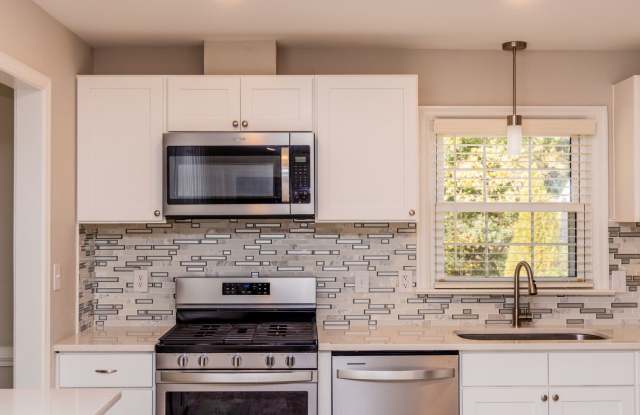 Settle in to this beautiful 3 bed 3 bath in Mechanicsville! photos photos