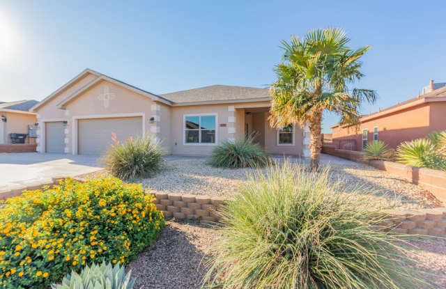 Spacious  Modern 4 Bedroom Home - 1 Pet Allowed! photos photos