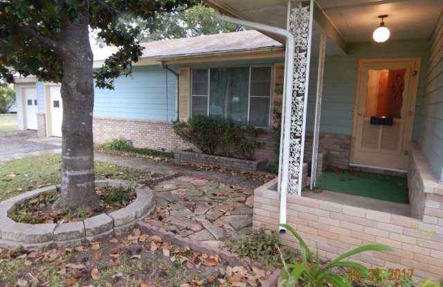572 Gruene Road Gallery 3
