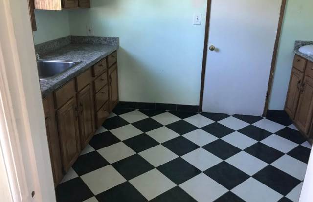 Charming 2 Bed/1 Bath Gallery 4
