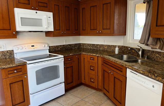 2 Bedroom 2 Bath Ground Level Apartment for Rent in La Habra Gallery 2
